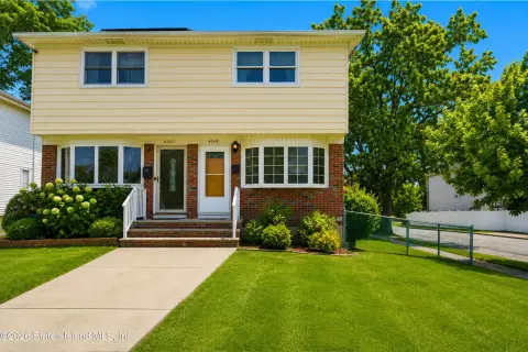 Semi-Attached Corner Home
