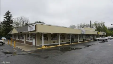 Shopping Center End Cap