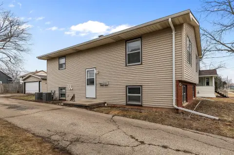 Oshkosh Duplex: Income Opportunity