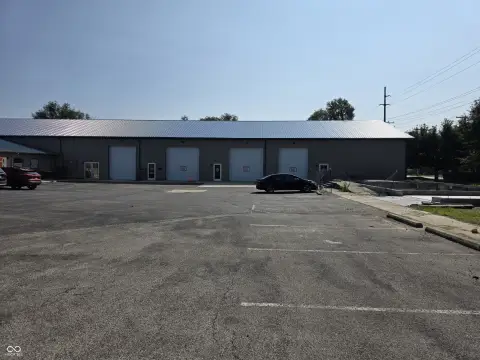 Industrial Flex Space with Pass-Through Access
