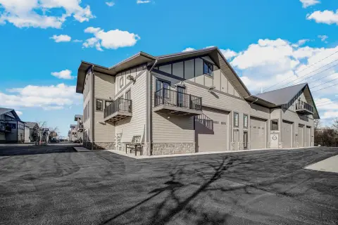 Luxury Garage Condo in Naperville