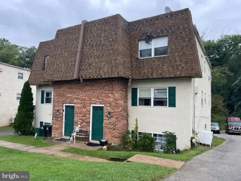 Two-Unit Duplex with Basement Laundry