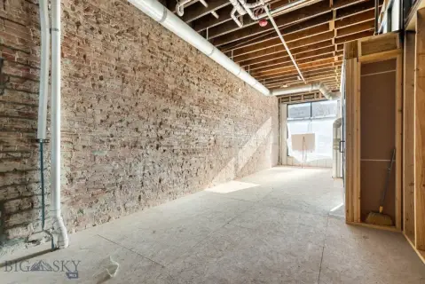 Flexible-Layout Retail Space