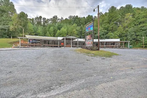 Equipped Restaurant with Three Dining Rooms