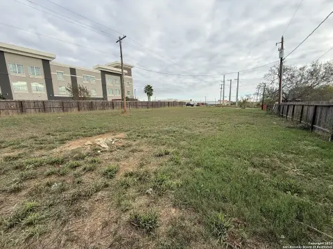 Land in Jourdanton, Texas