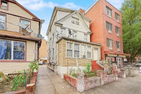 Detached Two-Family Duplex