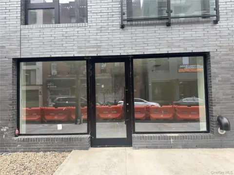 Woodside Retail Space For Rent