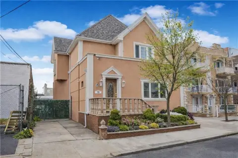 Detached Estate on Double Lot