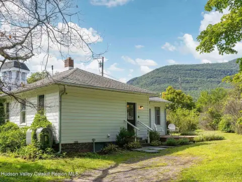 Renovated Four-Cottage Multifamily Property