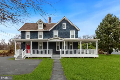 Farmhouse-Style Duplex: Investor Opportunity