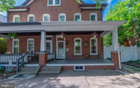 Twin Home With Detached Garage