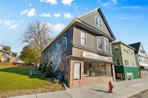Mixed-Use Building in Cazenovia Park