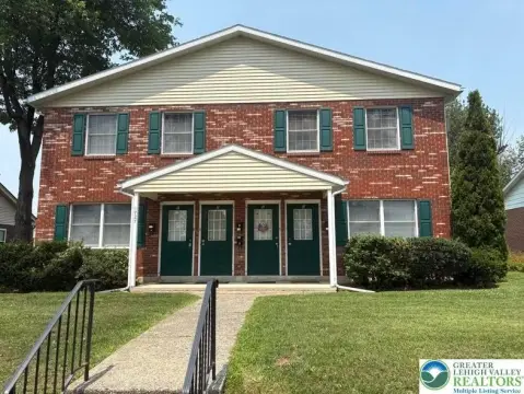 Well-Maintained Four-Unit Apartment Building