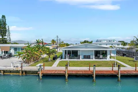 Key Colony Duplex with Dockage