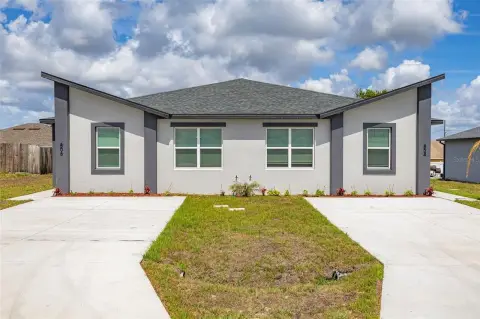 Full Duplex With Modern Finishes