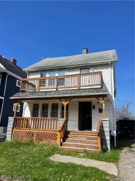 Cleveland Triplex with Five Bedrooms