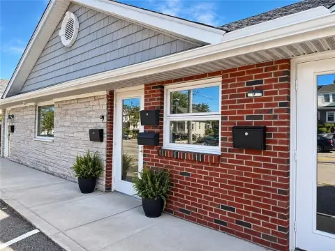 Retail Space with Shared Entry