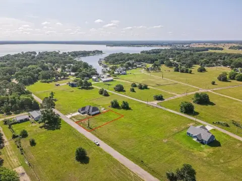 Lake Community Interior Lot