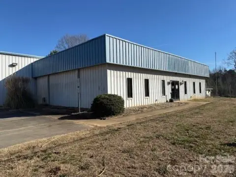 Office/Warehouse on Hwy 18N