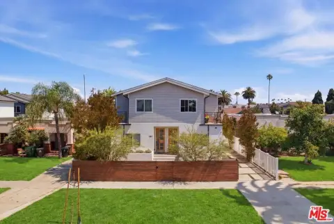 Modern Fourplex with Townhome Units