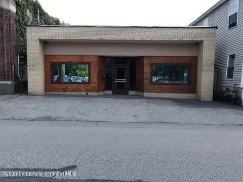 Versatile Commercial Space in Scranton
