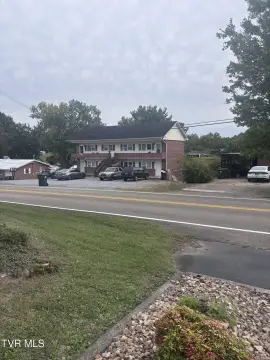 6-Unit Apartment Building