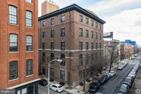 Retail/Office Space with Private Entrance