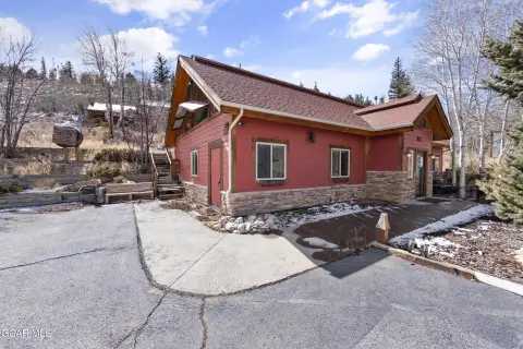 Highway 40 Commercial Building