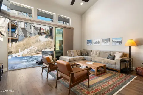 Turnkey Mountain Townhome with Hot Tub