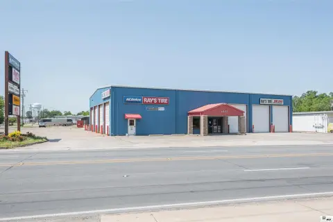 Signalized Corner Flex Space With Warehouse