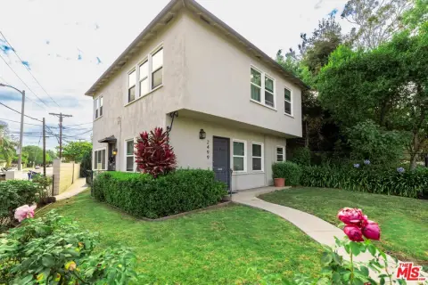 Vacant Duplex with Outdoor Space