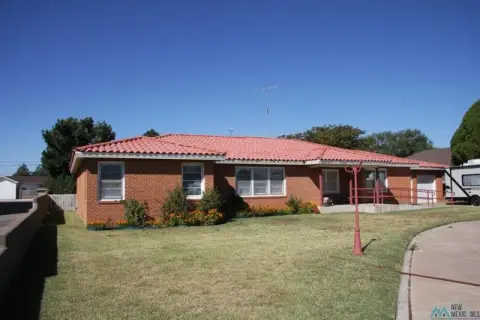 Office Building With Shop