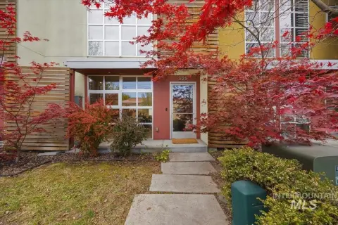 Modern Boise Townhouse with Flex