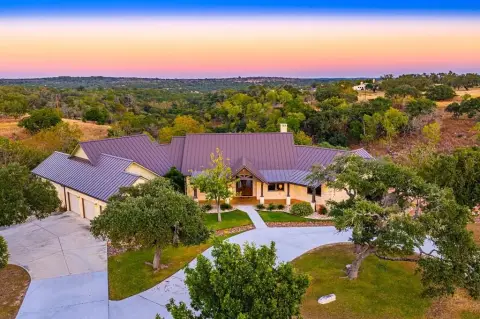 Hill Country Retreat with Guest House
