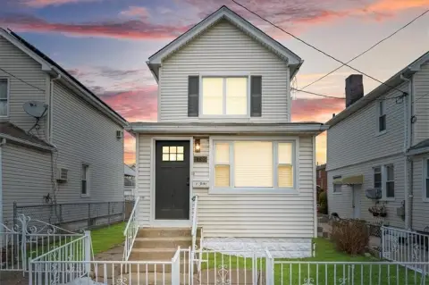 Detached 2-Bedroom Duplex Home