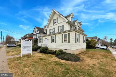 HAVERTOWN Office Building with Income