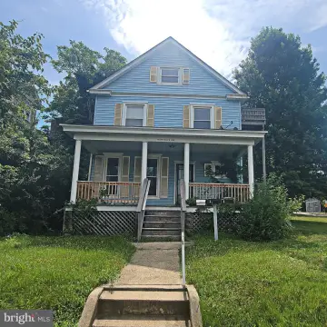 Three-Unit Colonial Triplex