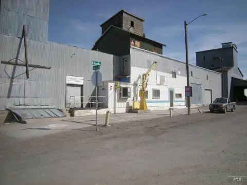 Hazelton Commercial Property with Rail