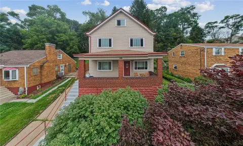 Tenant-Occupied Duplex with Laundry