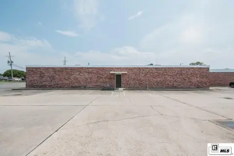 Build-to-Suit Office Building