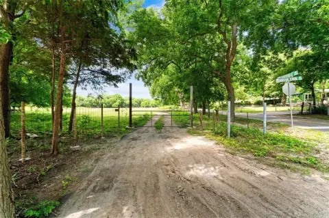 9.976 Acres in Lancaster, TX