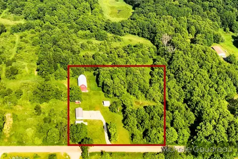 Hunting & Barn Property with Outbuildings
