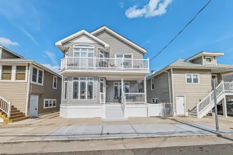 Renovated Coastal Duplex Near Beach