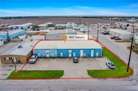 Corner Flex Space with Warehouse