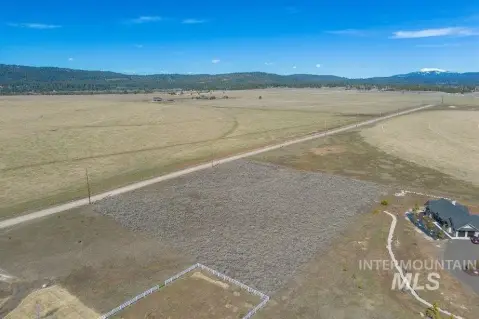 McCall Land with Mountain Views