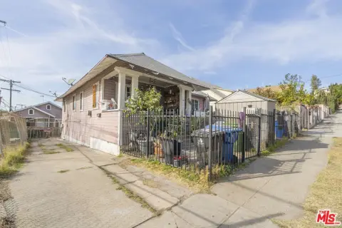 Centrally Located Los Angeles Triplex