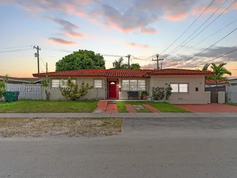 Block Duplex With Rear Storage