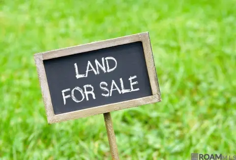 Land in Port Vincent