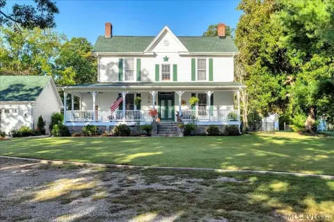 Restored Farmhouse with Guest House