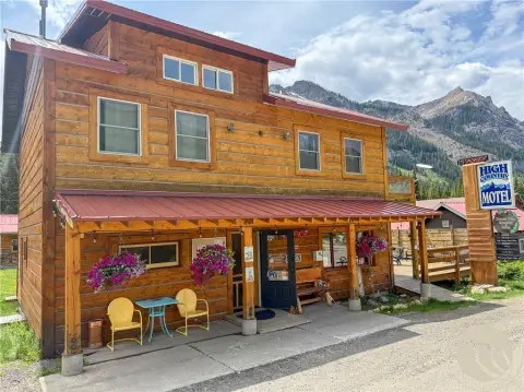 Motel with Cabins and Suites